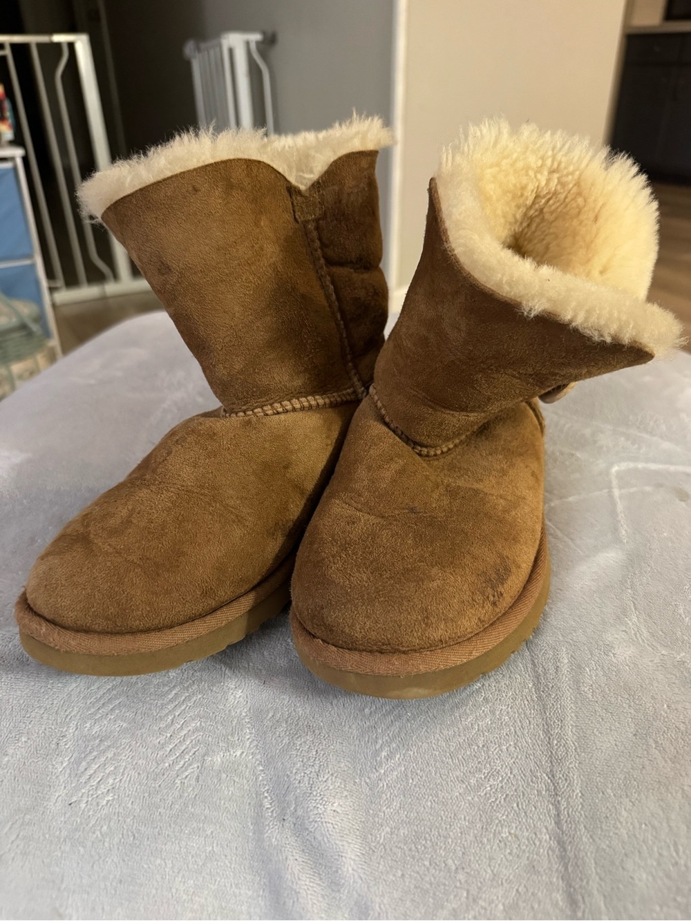 UGG Chestnut Bailey Button Boots 5991 Youth Size 4 Kids Shearling Suede